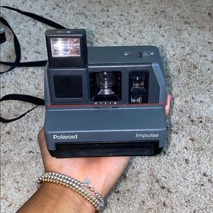 POLAROID GRAY IMPULSE 600 CAMERA